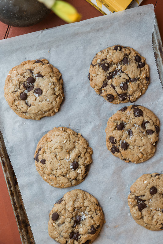 Peanut butter, dark chocolate & sea salt cookies (Vegan)