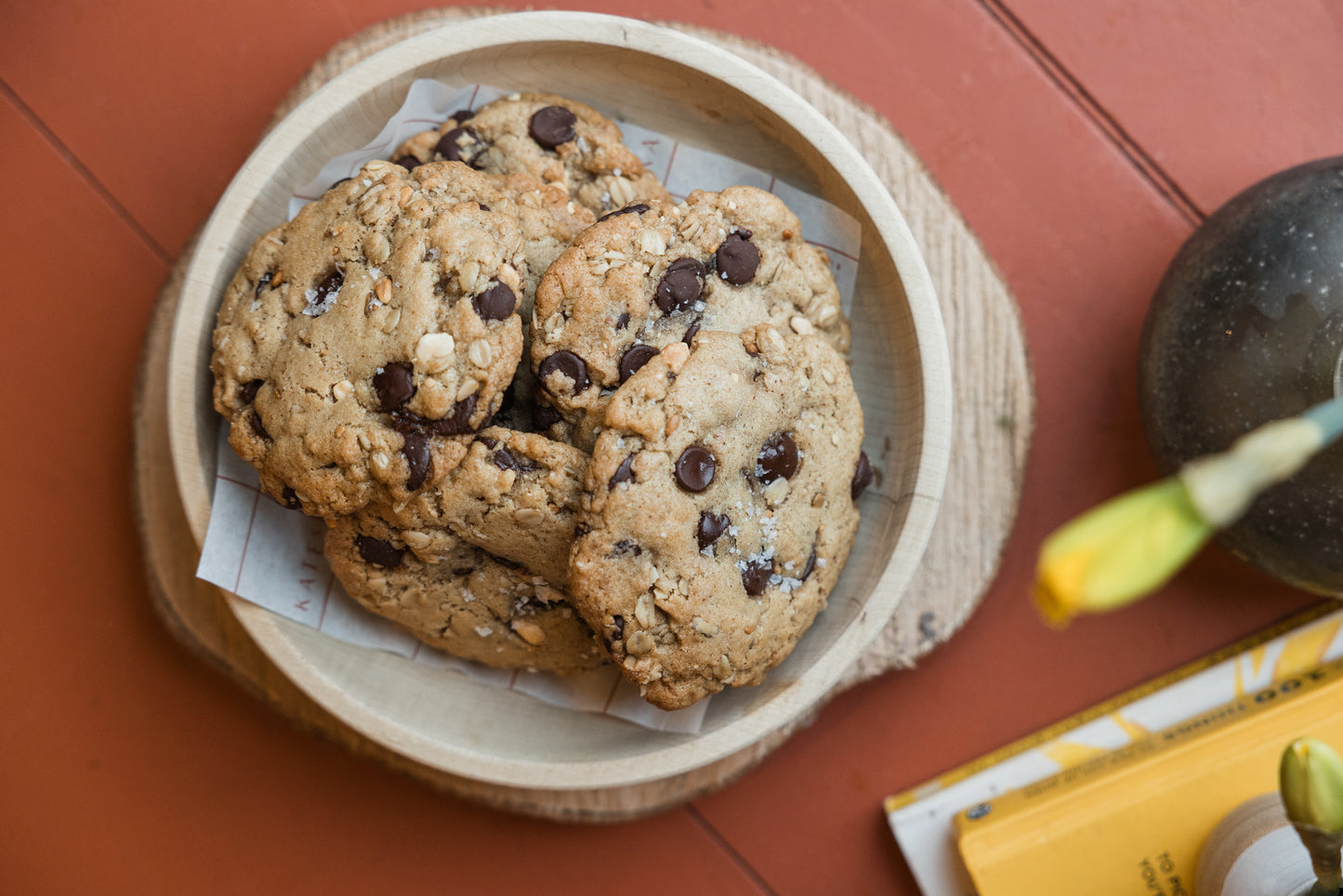 Peanut butter, dark chocolate & sea salt cookies (Vegan)